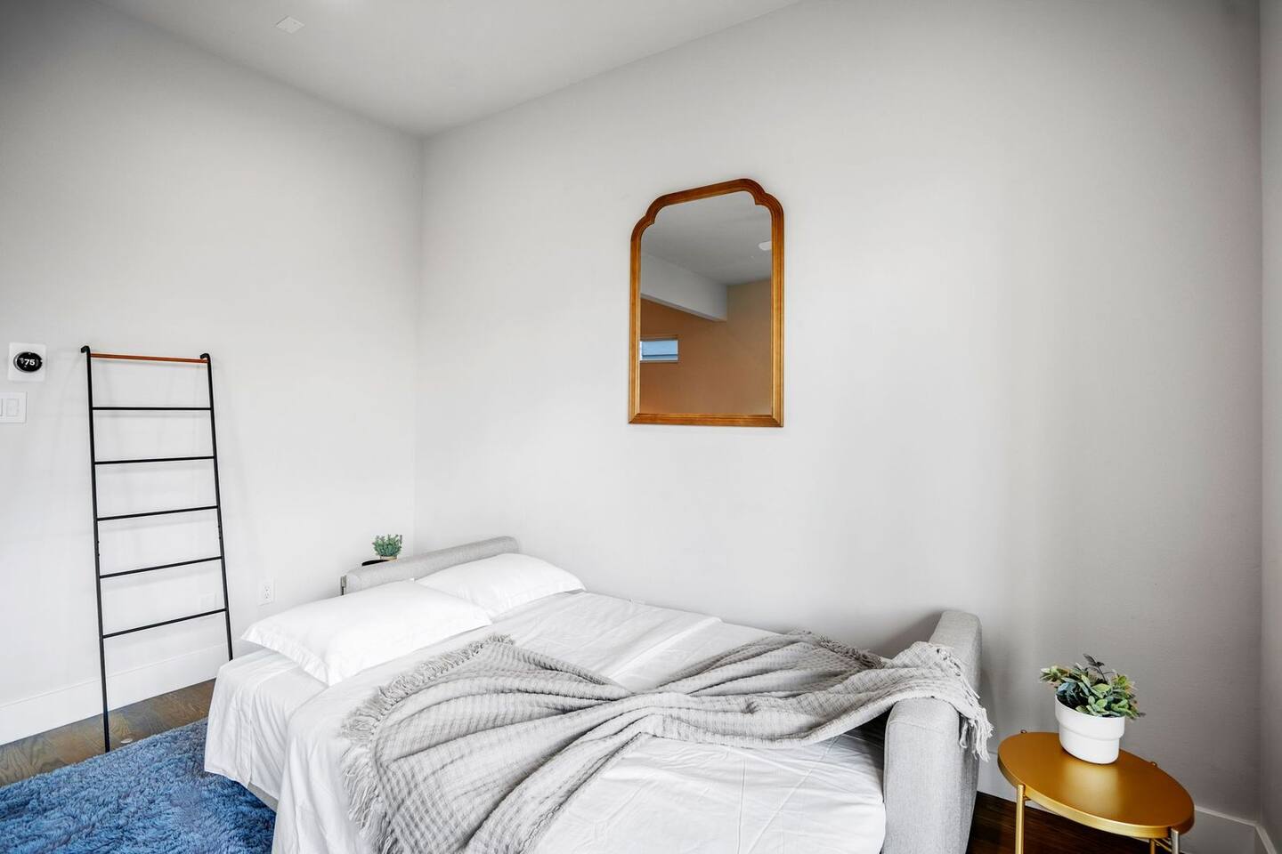 Ethereal Rooftop Retreat, 1.5 mi from FIFA Fest
