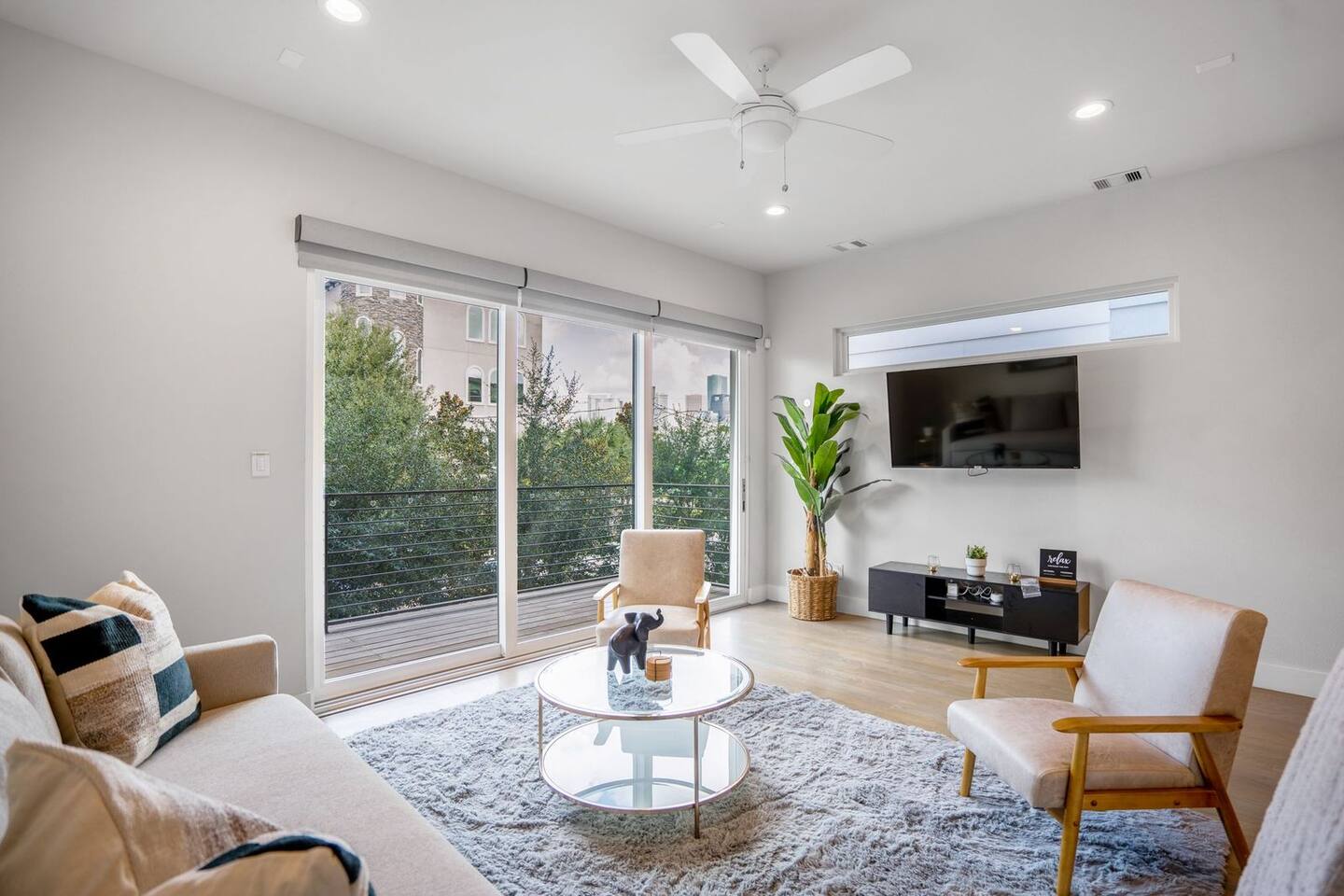 Ethereal Rooftop Retreat, 1.5 mi from FIFA Fest — Houston — vacation rental