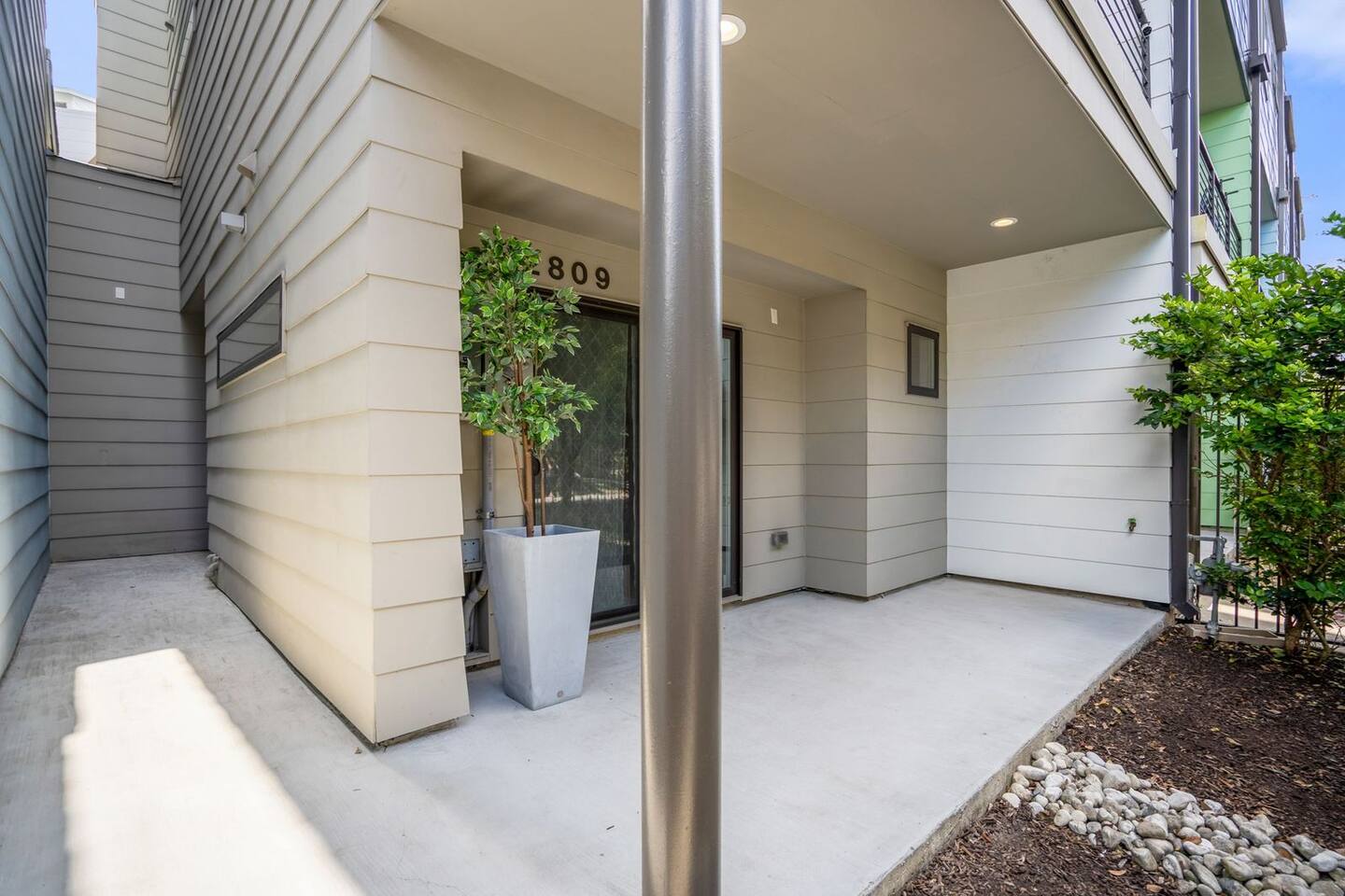 Ethereal Rooftop Retreat, 1.5 mi from FIFA Fest