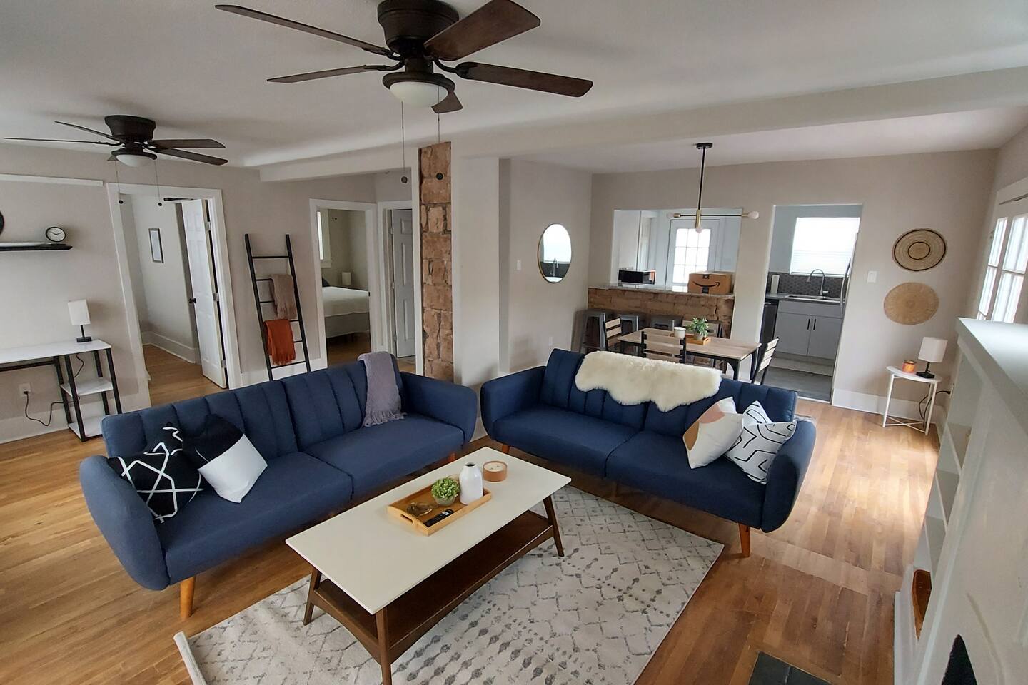 *Nob Hill/UNM ~ Luxury Remodeled House w/ King Bed — Albuquerque — vacation rental