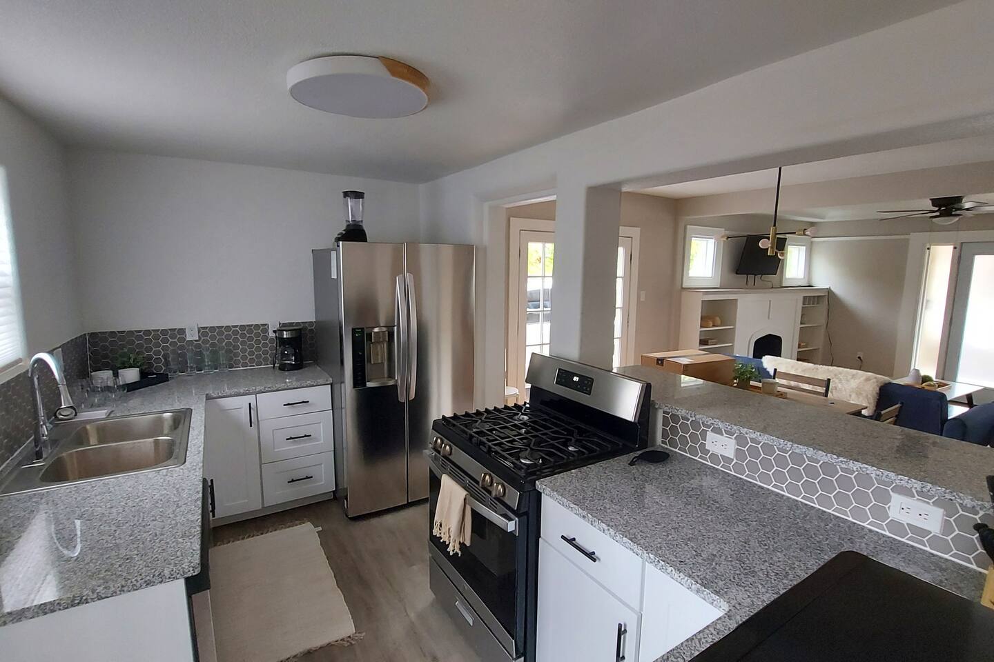 *Nob Hill/UNM ~ Luxury Remodeled House w/ King Bed