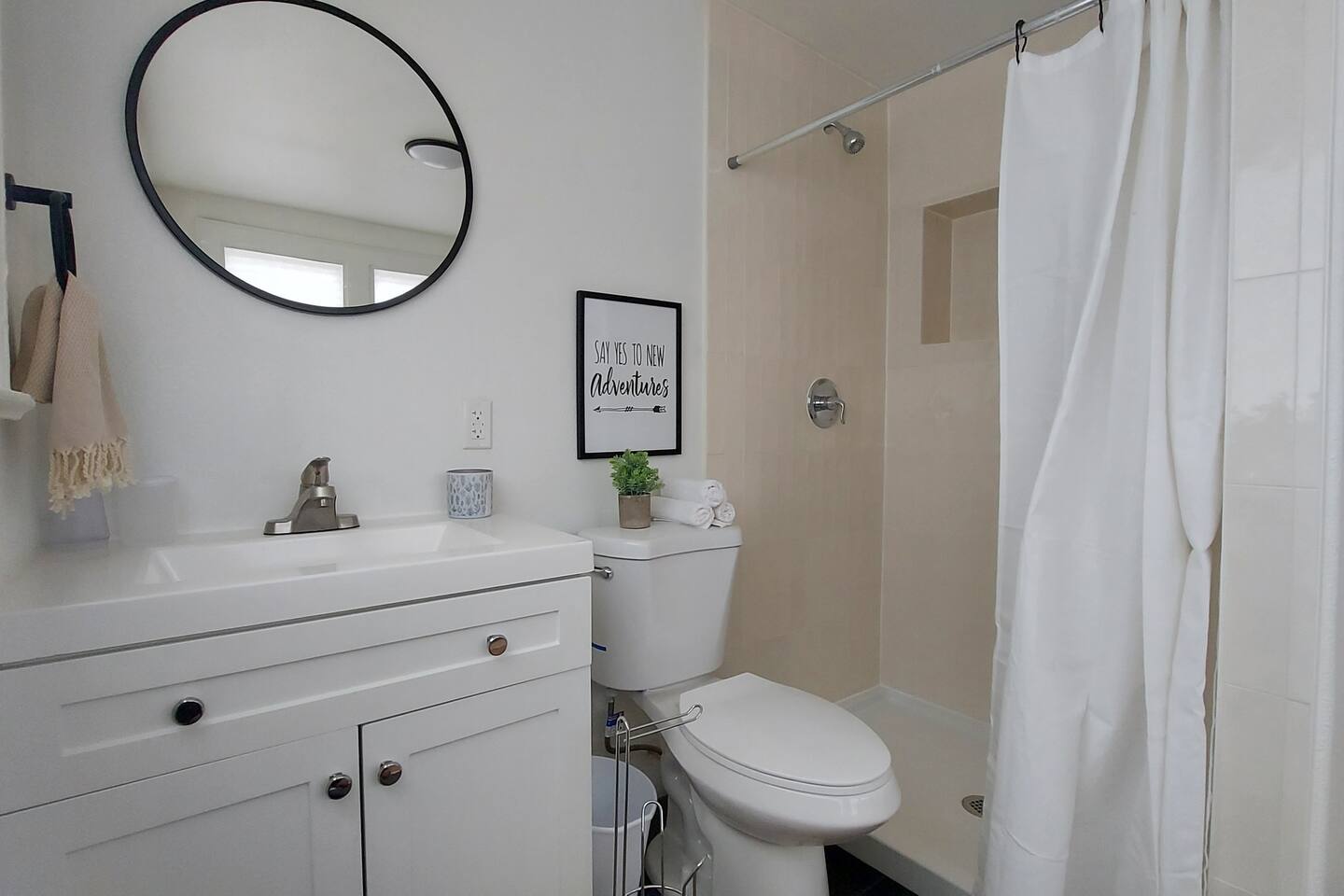 *Nob Hill/UNM ~ Luxury Remodeled House w/ King Bed