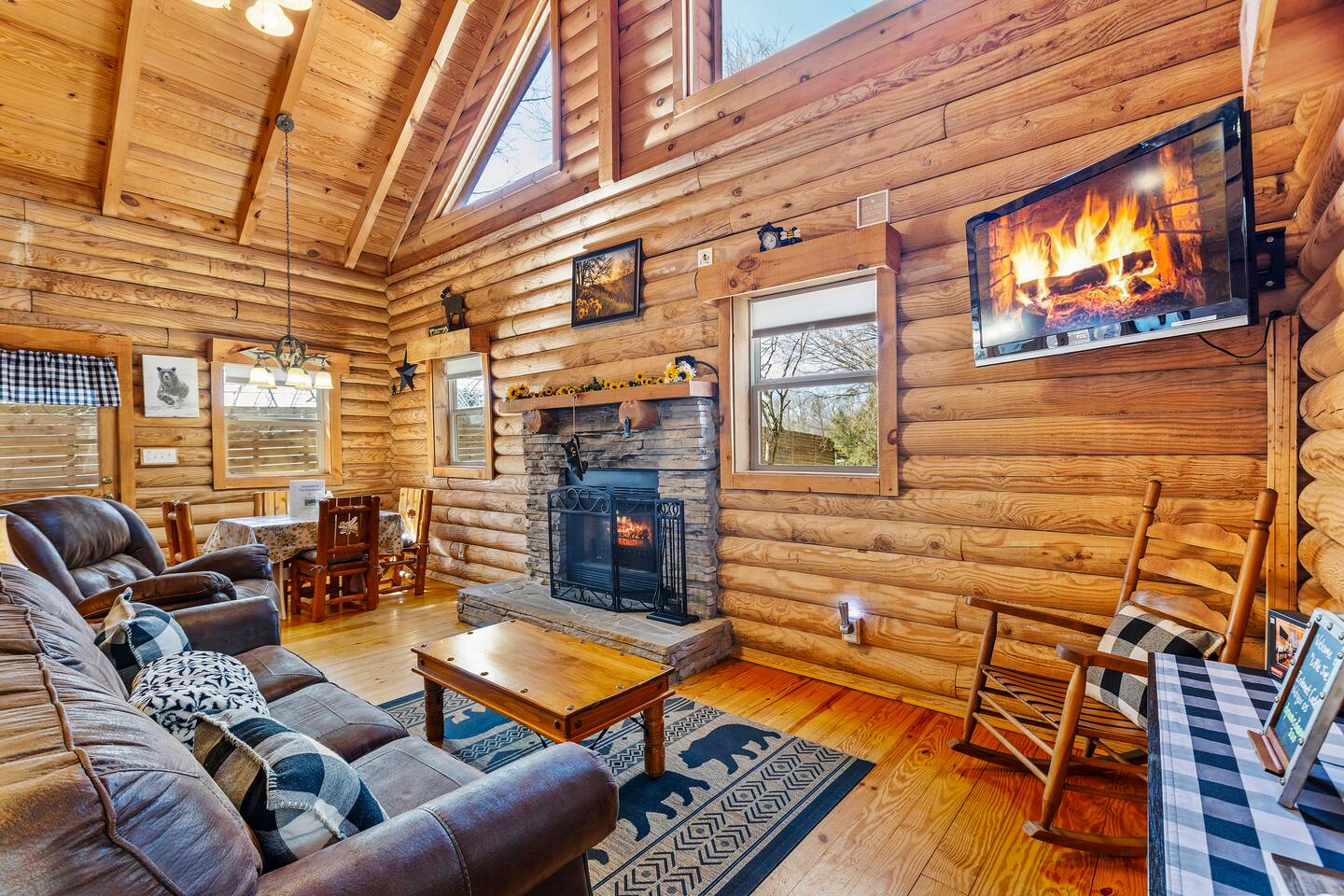 Dreamy Woodland Haven ~ Hot Tub ~ Trails ~ Pets OK — Knoxville — vacation rental