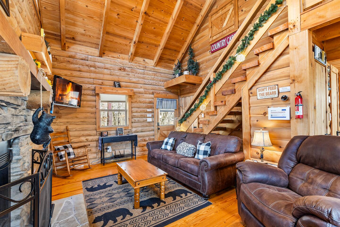 Dreamy Woodland Haven ~ Hot Tub ~ Trails ~ Pets OK