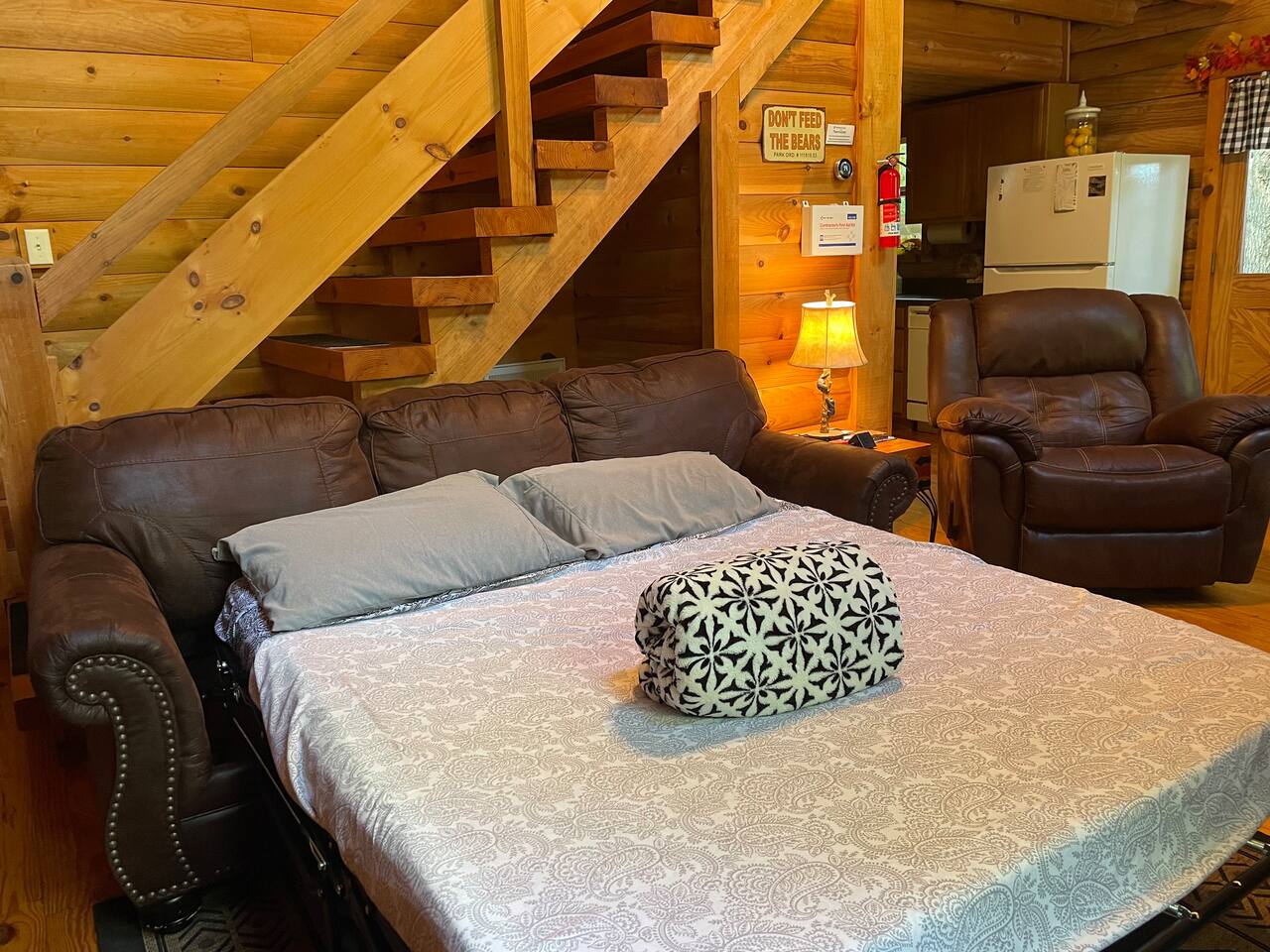 Dreamy Woodland Haven ~ Hot Tub ~ Trails ~ Pets OK