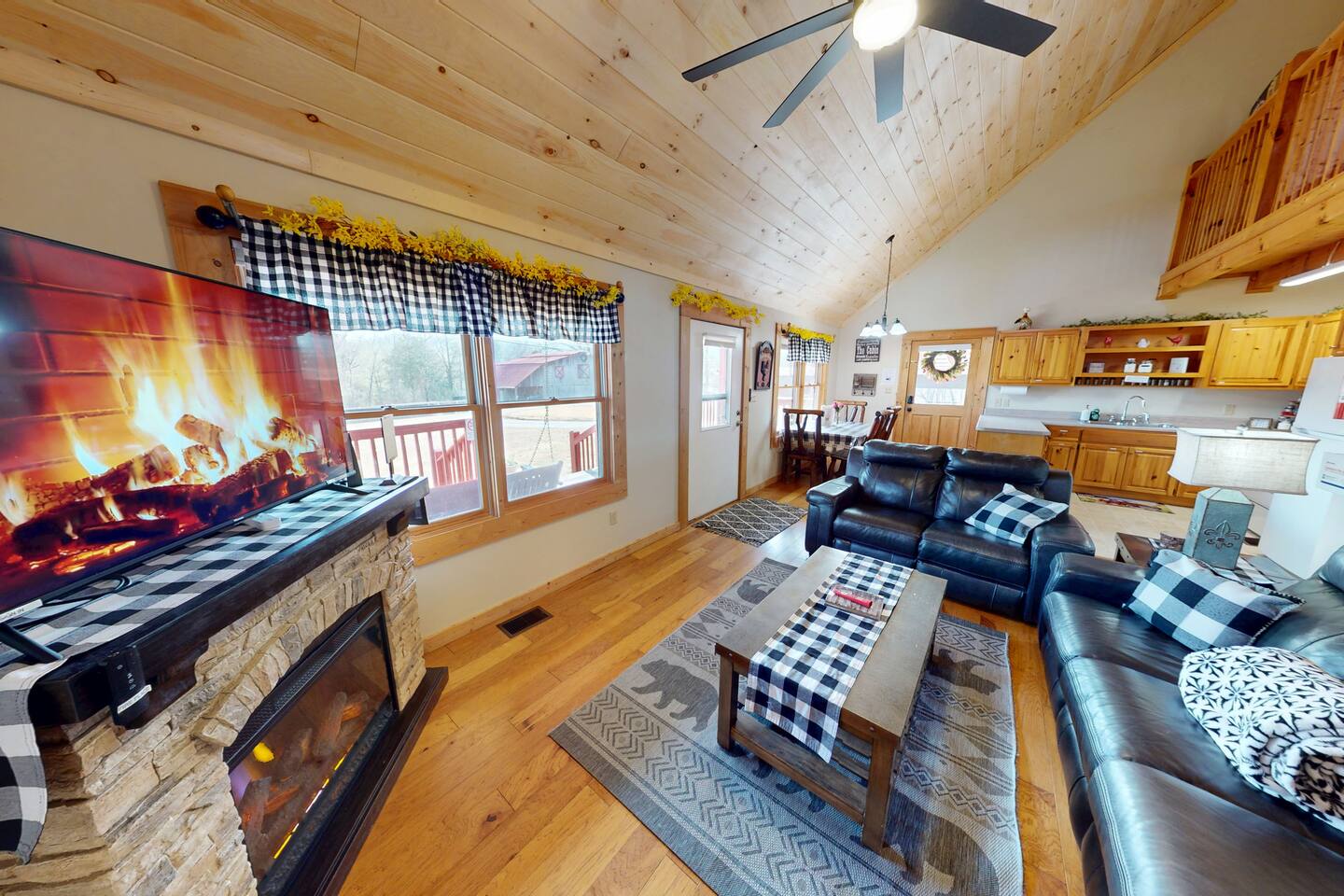 Tranquil & Cozy~Hot Tub~FP~Trails~Fish~Pets OK! — Knoxville — vacation rental