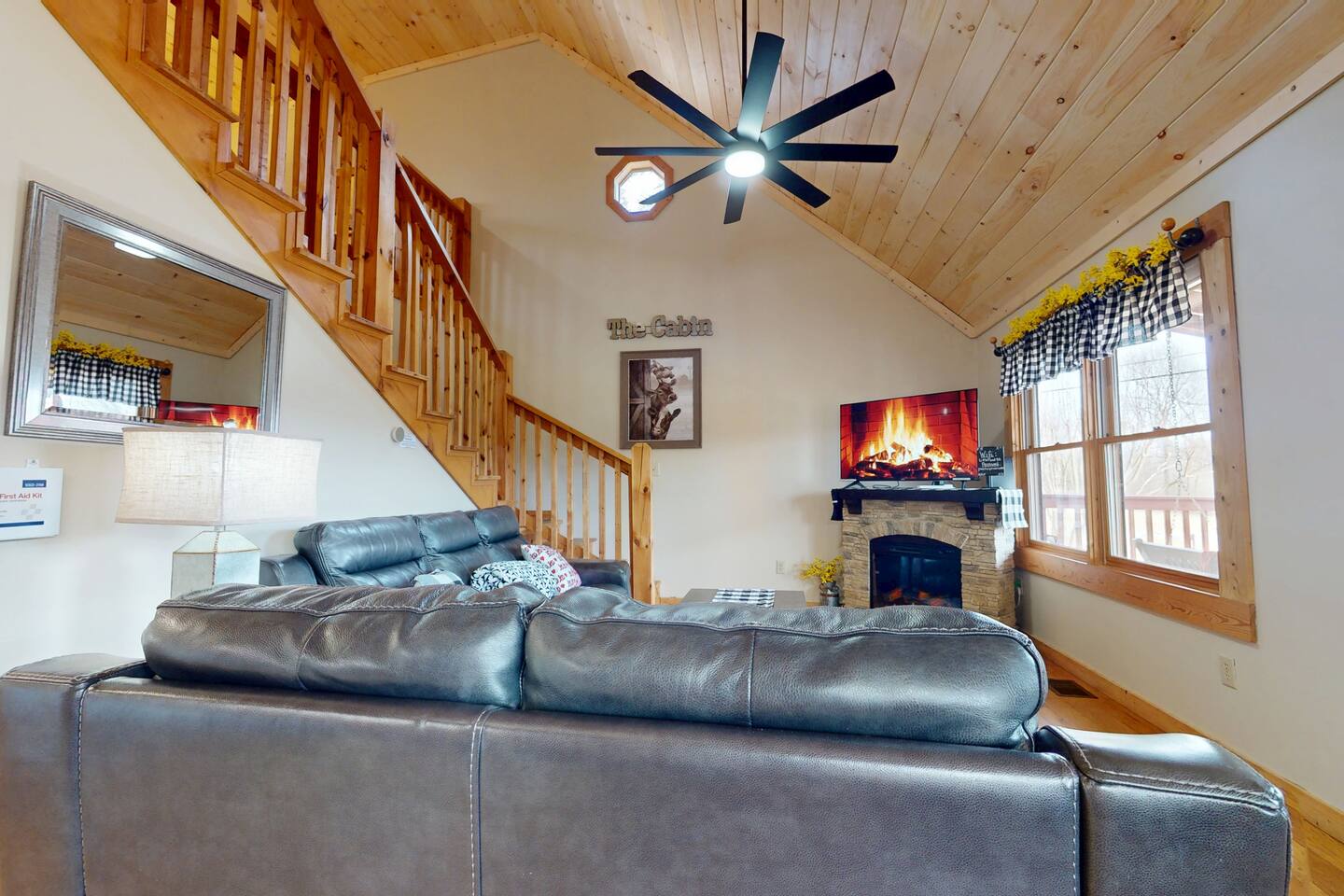 Tranquil & Cozy~Hot Tub~FP~Trails~Fish~Pets OK!