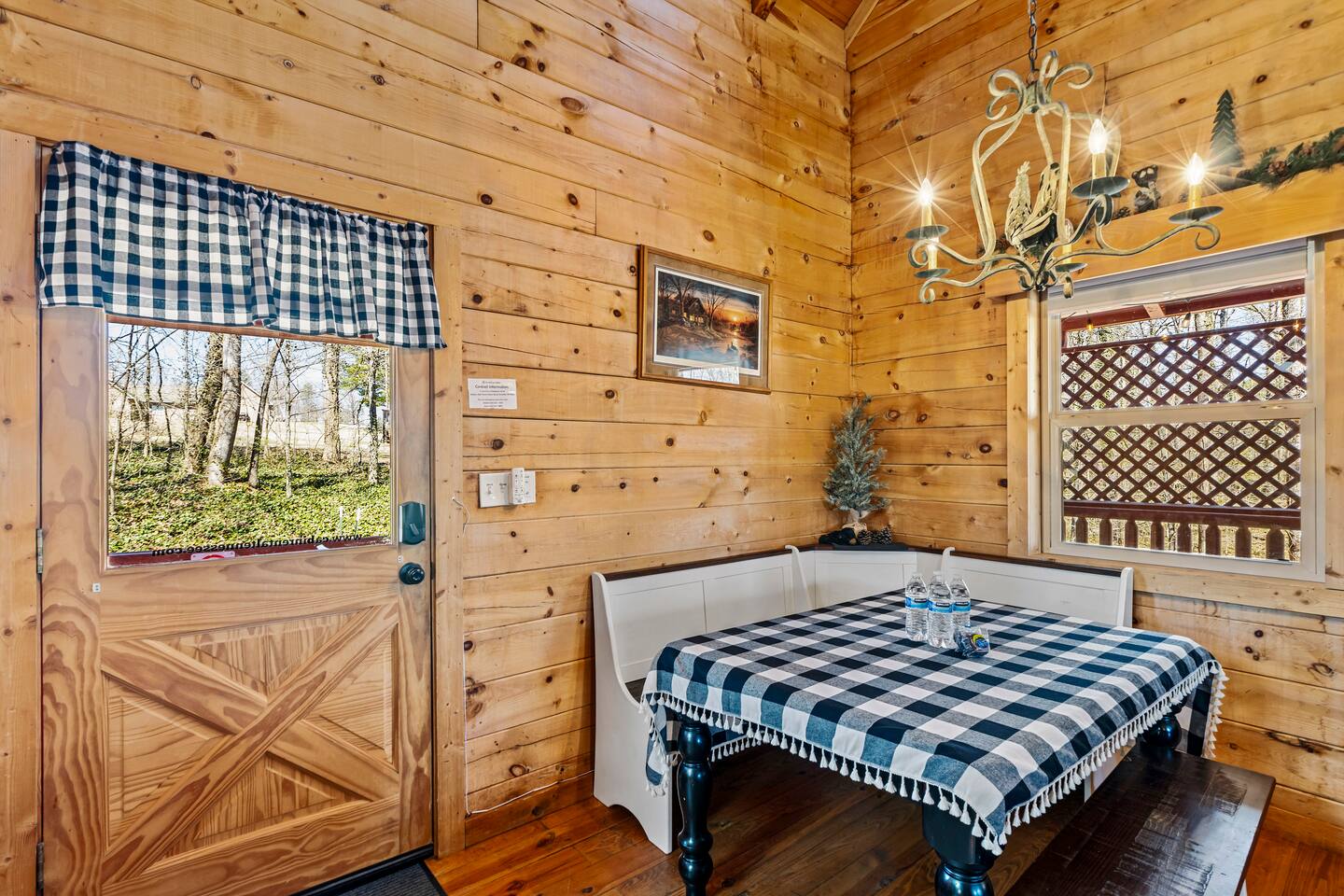 Log Cabin UTK, FP~Game Room~Pool table~HotTub~Fish