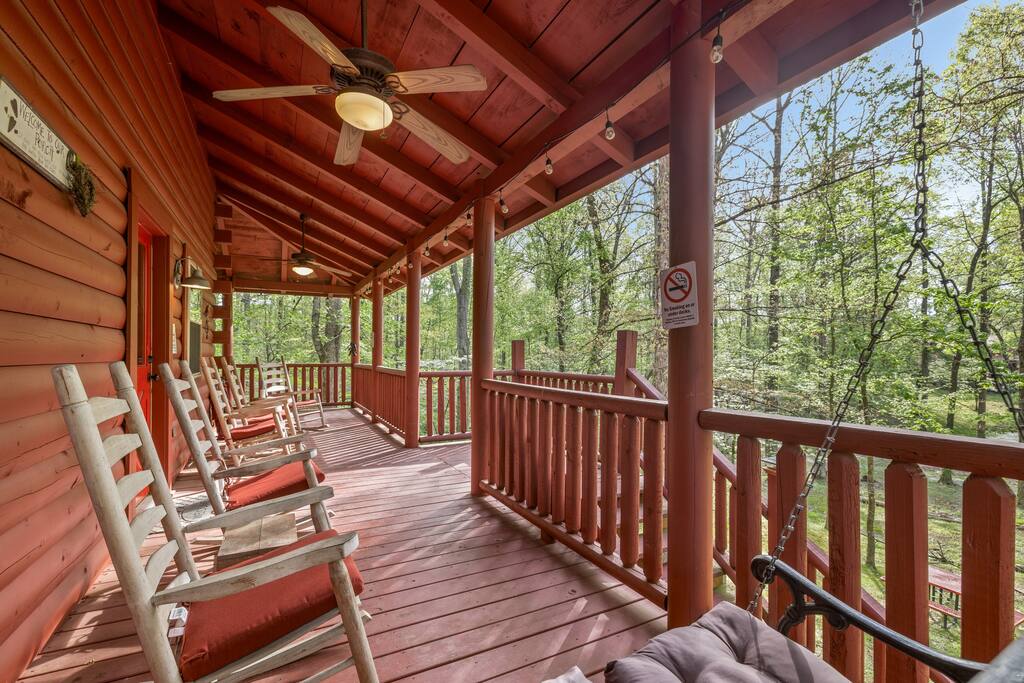 Log Cabin UTK, FP~Game Room~Pool table~HotTub~Fish