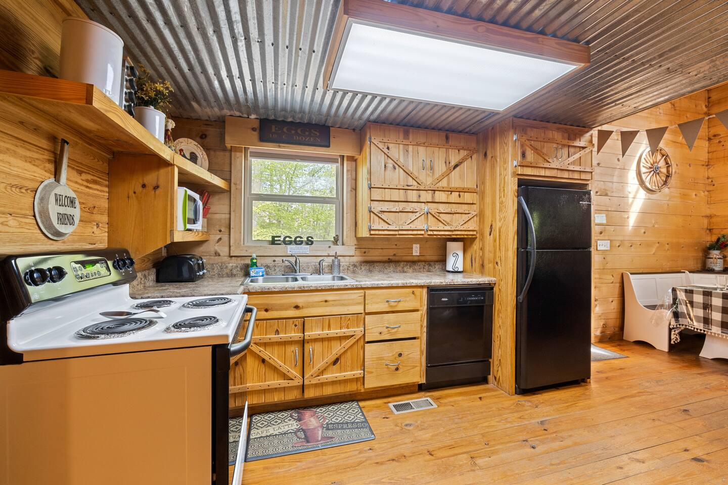Log Cabin UTK, FP~Game Room~Pool table~HotTub~Fish