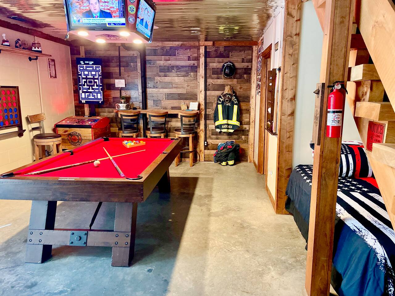 Log Cabin UTK, FP~Game Room~Pool table~HotTub~Fish