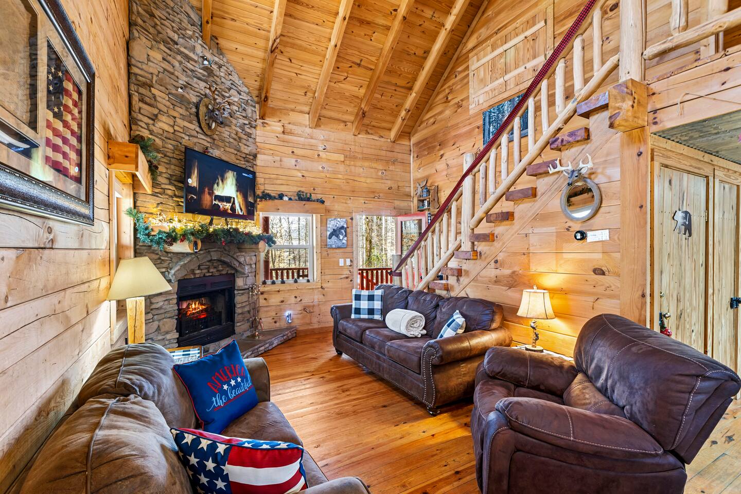 Log Cabin UTK, FP~Game Room~Pool table~HotTub~Fish