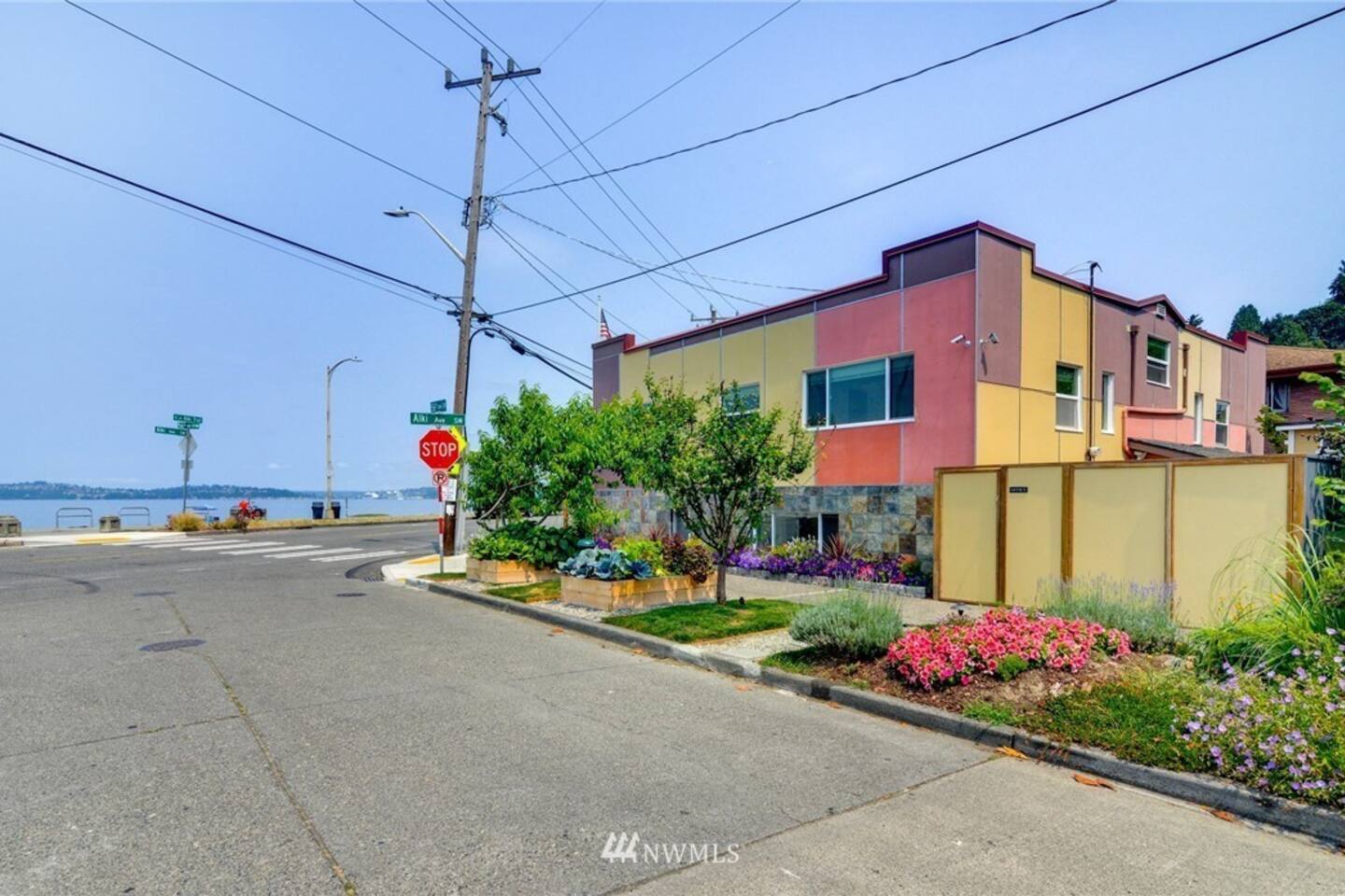 Alki Beachfront Getaway #1- Amazing View Deck!