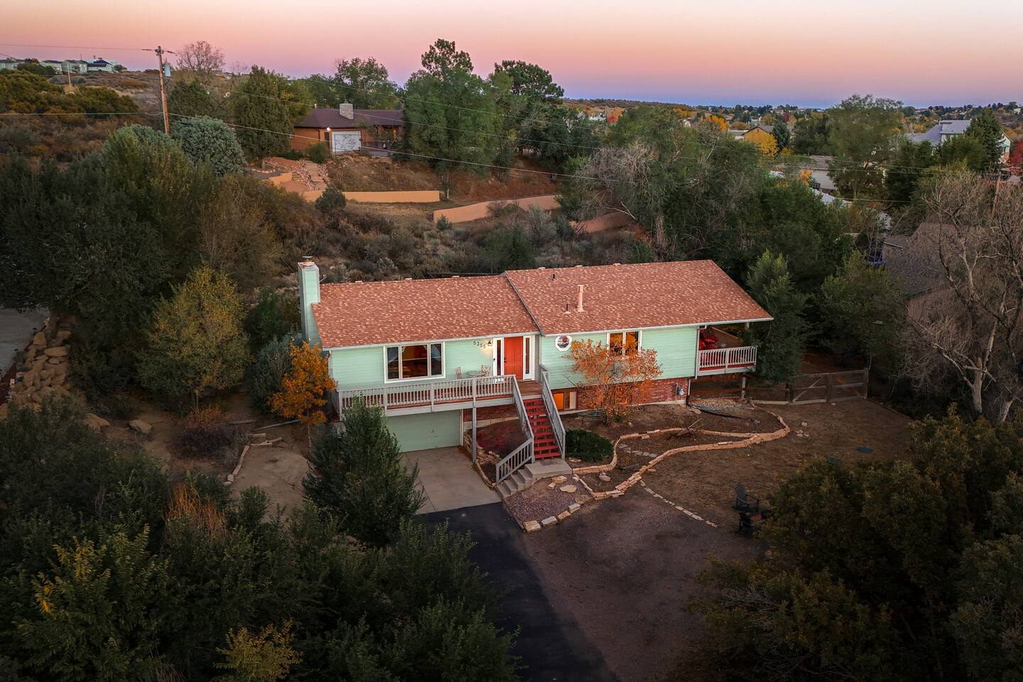 Private Arcade • Hot tub • Fire Pit • Mntn Views — Colorado Springs — vacation rental