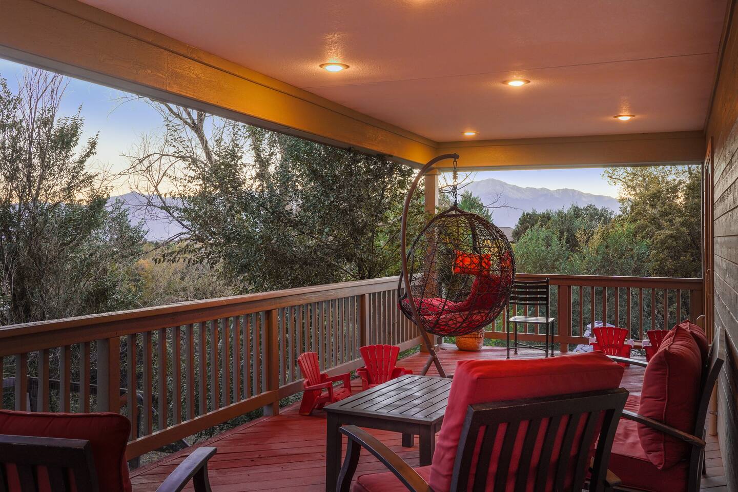 Private Arcade • Hot tub • Fire Pit • Mntn Views