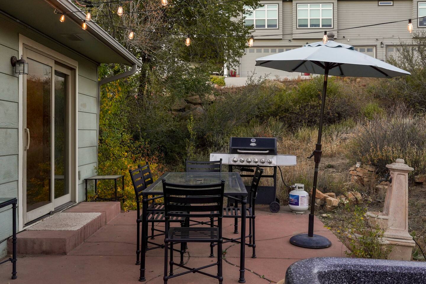 Private Arcade • Hot tub • Fire Pit • Mntn Views