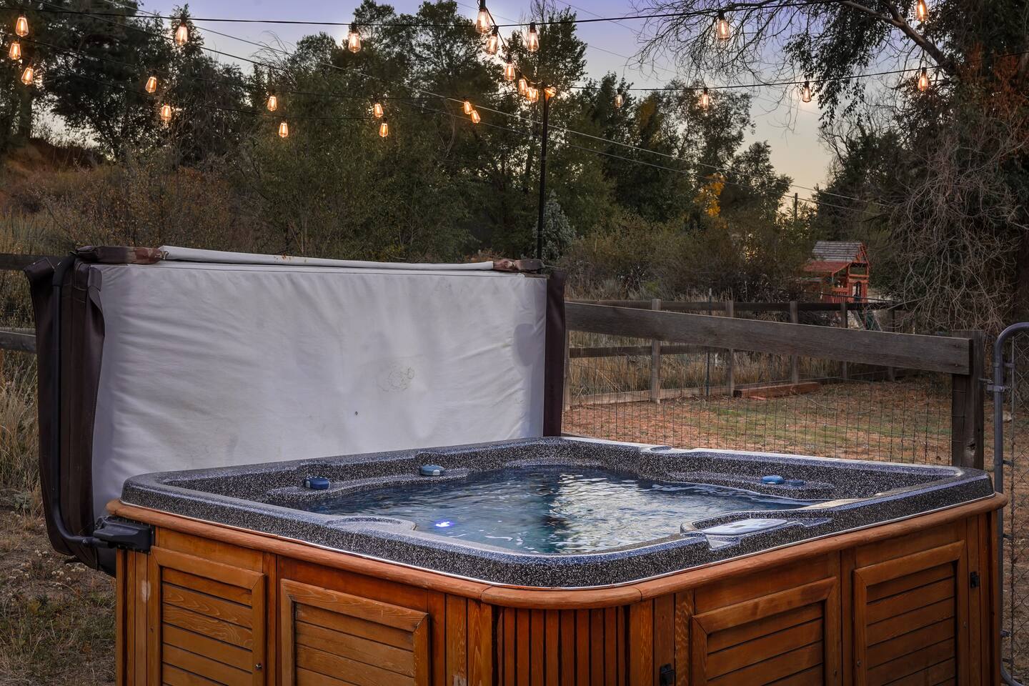 Private Arcade • Hot tub • Fire Pit • Mntn Views