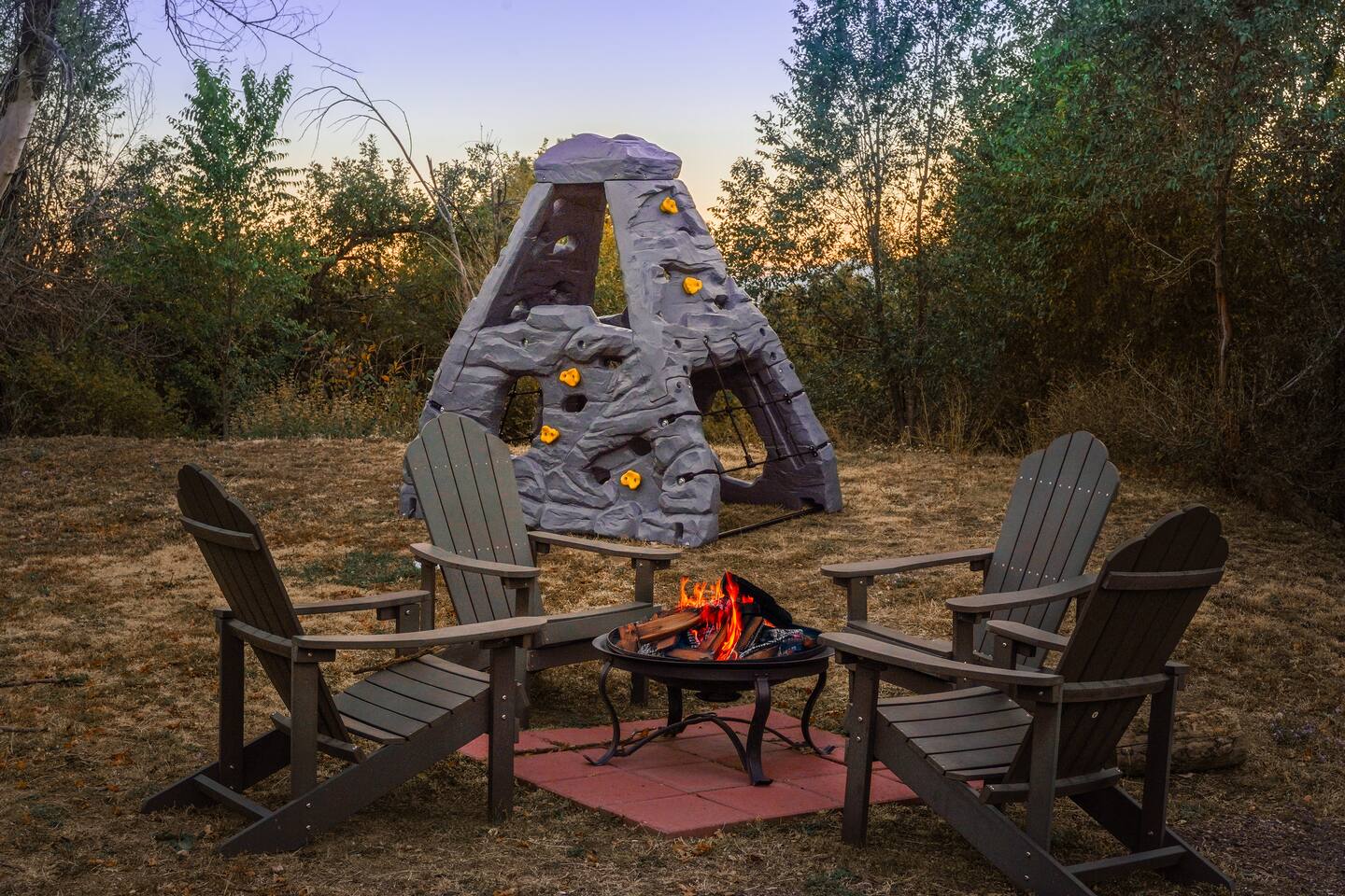 Private Arcade • Hot tub • Fire Pit • Mntn Views