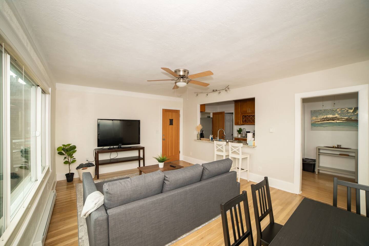 Alki Beachfront Getaway #2-Amazing 180 CornerView!