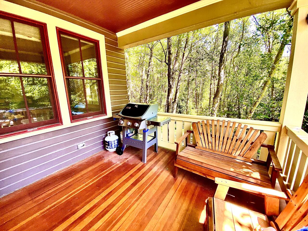 Luxurious Home w/Hot Tub, 5 minute walk to town