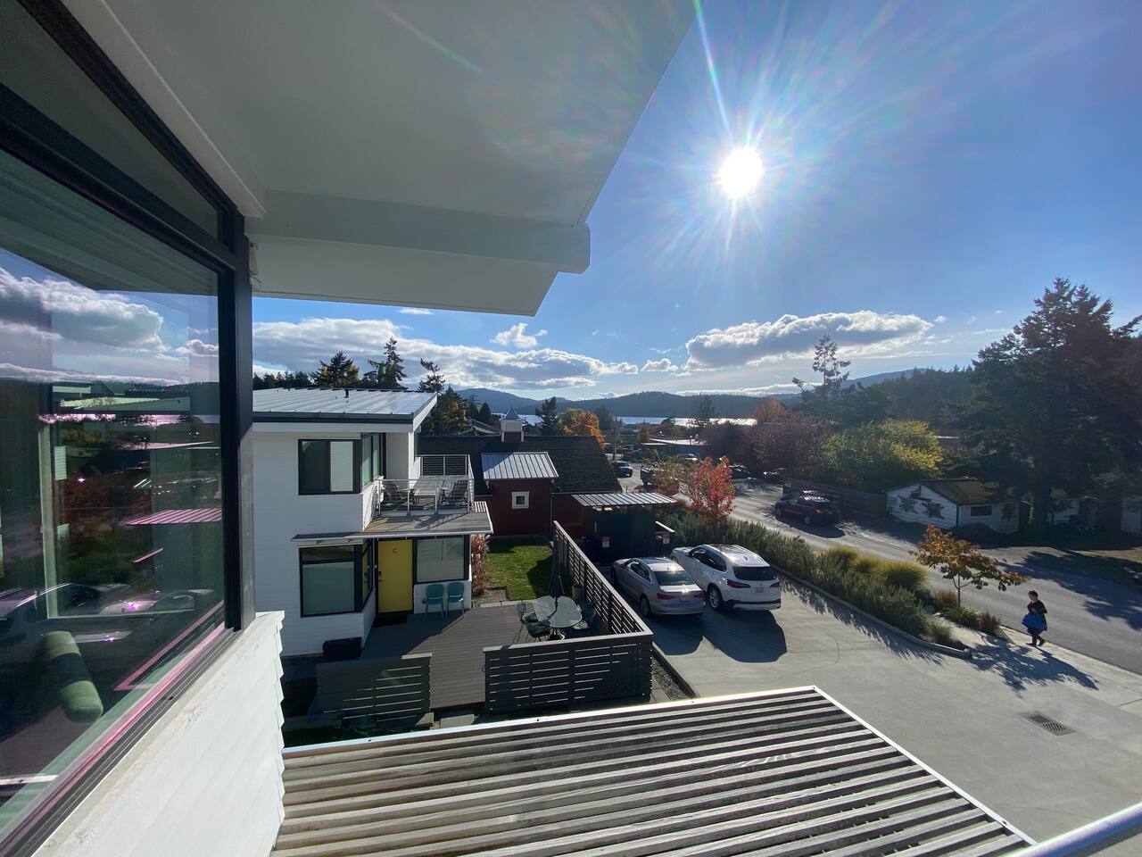 New home in Center of Town, Walk to restaurants, shops, & Beach