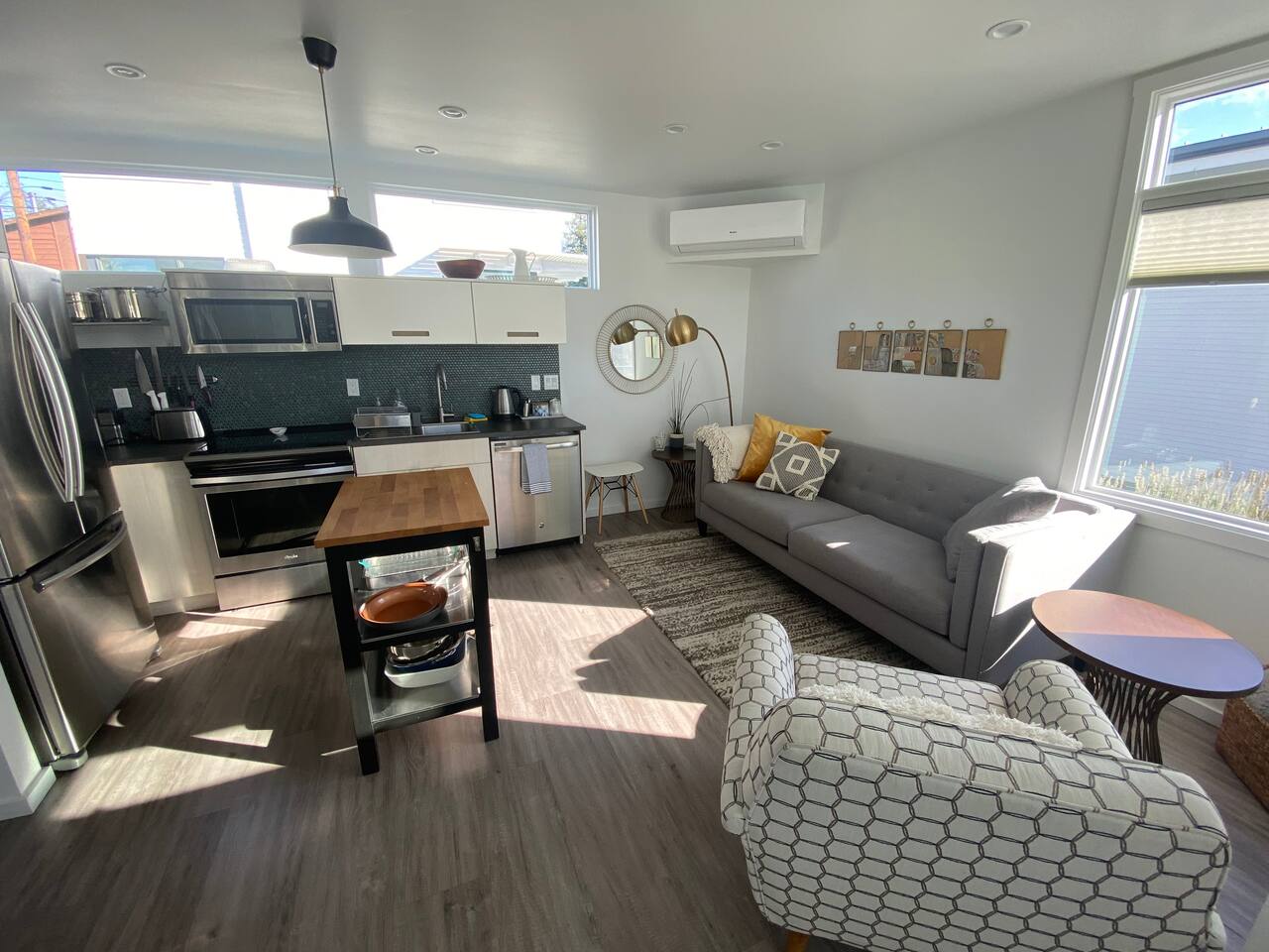 New home in Center of Town, Walk to restaurants, shops, & Beach