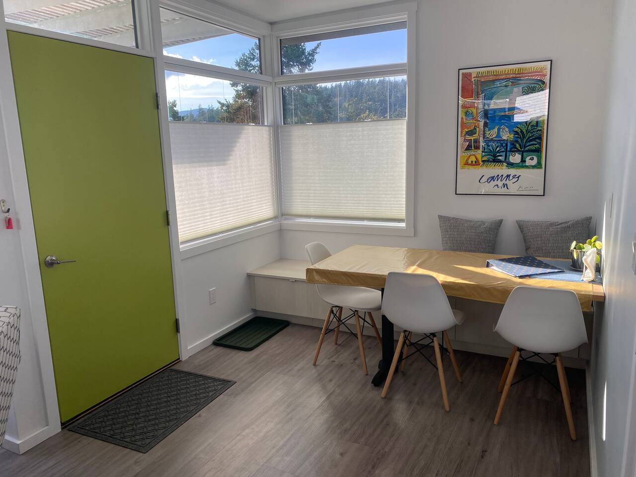 New home in Center of Town, Walk to restaurants, shops, & Beach