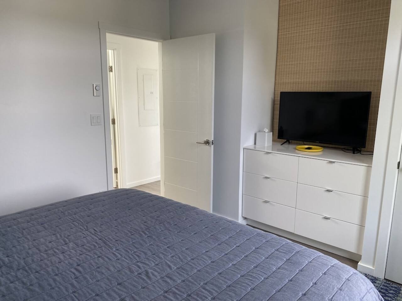 New home in Center of Town, Walk to restaurants, shops, & Beach