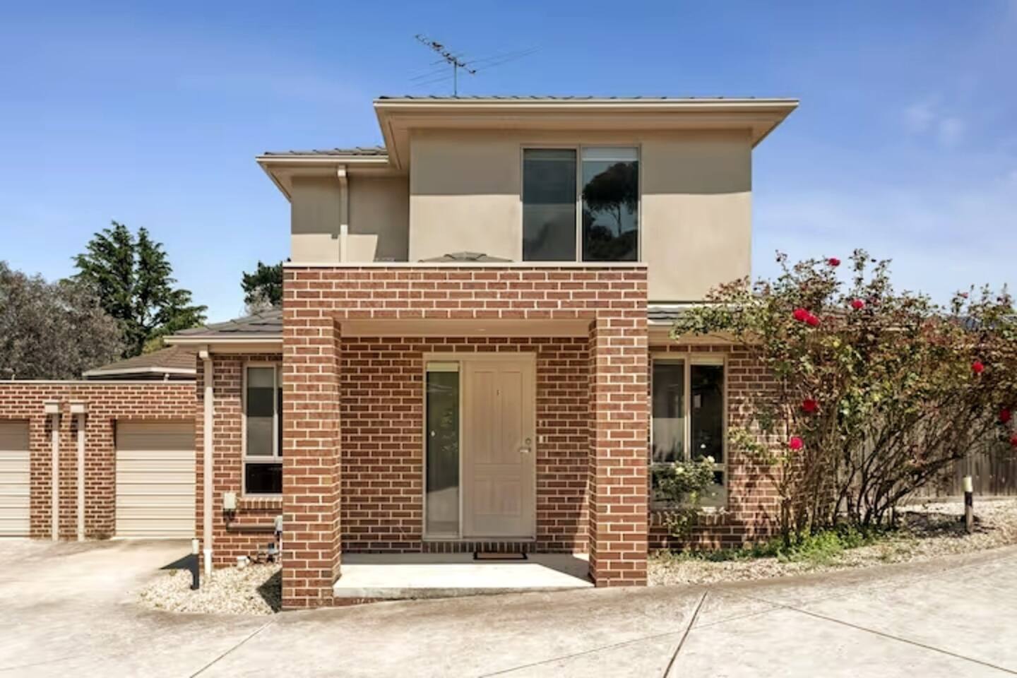 Airport West Stunner by Ready Set Stay — Airport West — vacation rental