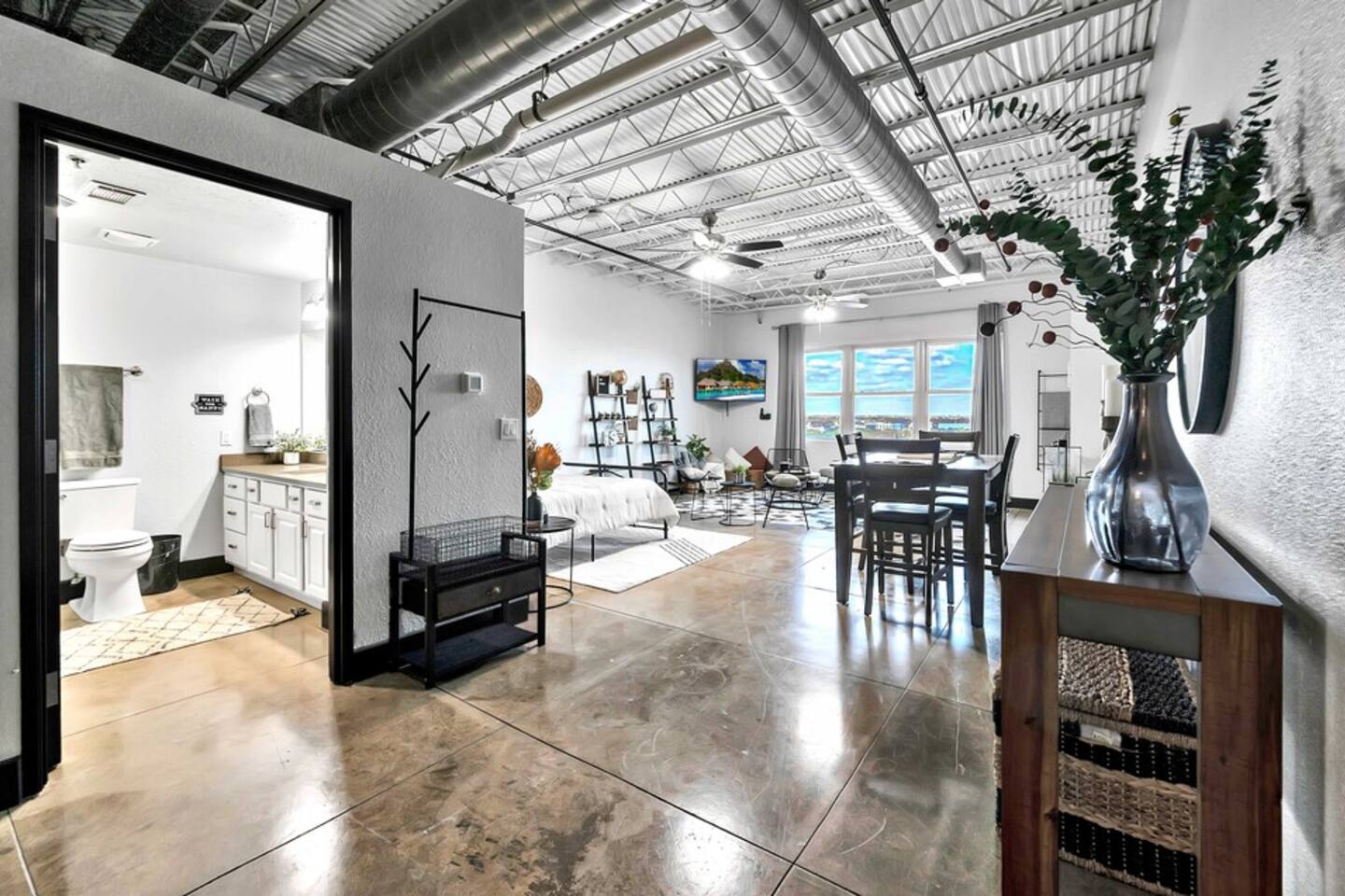 Silo Boho Bungalow - Downtown Waco