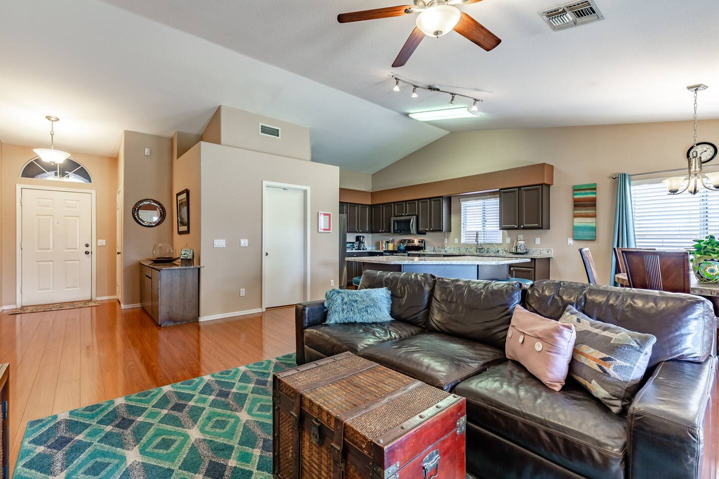 North Phoenix Pet Friendly Home near Mayo Clinic