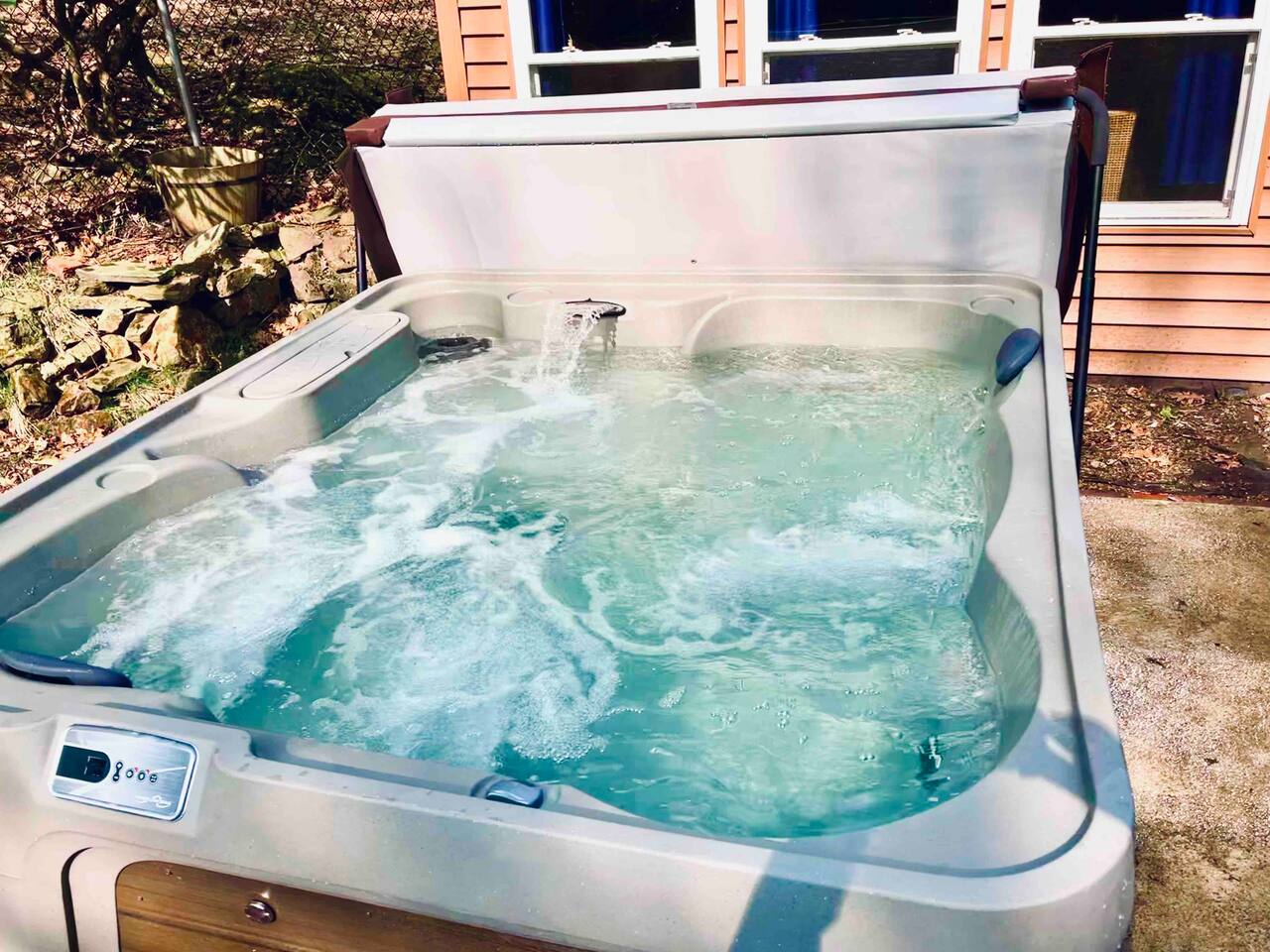LaketopLodge- Lake views Gameroom*Hottub
