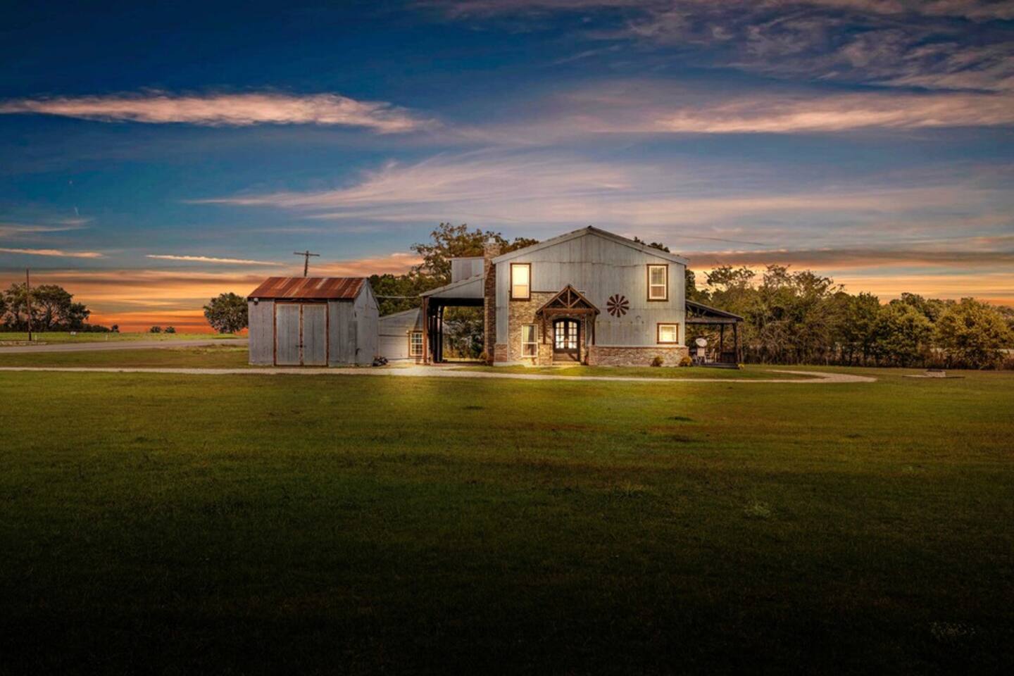 The Levi Gin - Luxury Vintage Retreat — Lorena — vacation rental