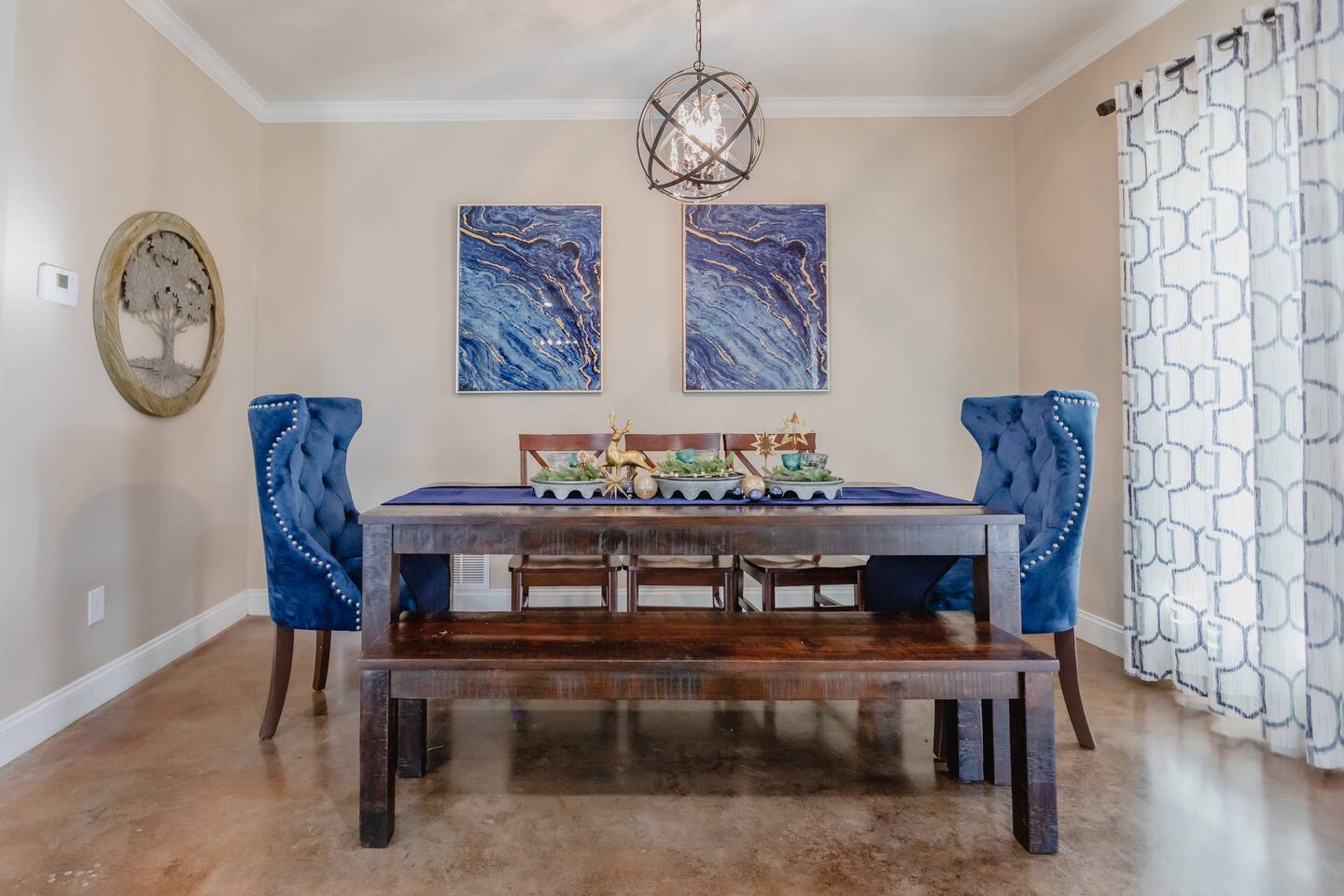 The Levi Gin - Luxury Vintage Retreat