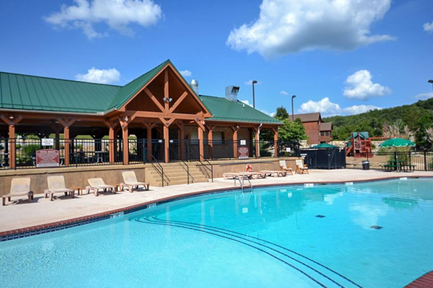 Cozy Stonebridge Cabin|2 King Suites, Heated Porch