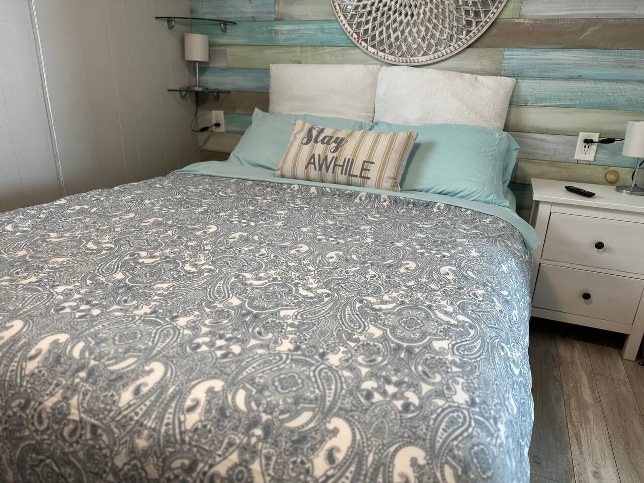 Read Ave Dewey Condo - Bay Front, Private Beach