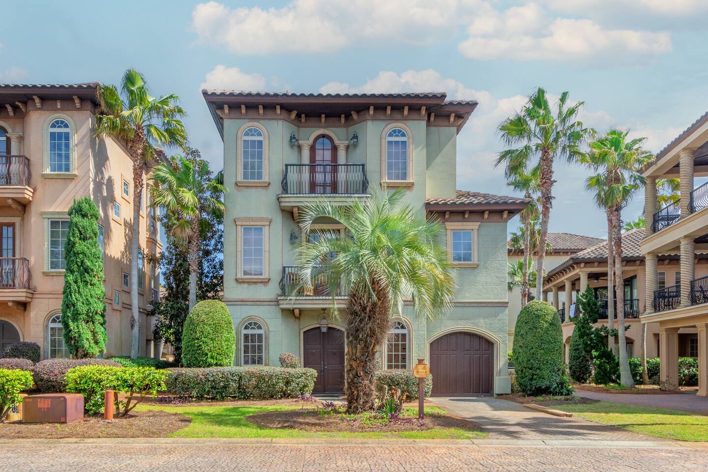 Italian villa 200 steps from beach • Free cruise! — Miramar Beach — vacation rental