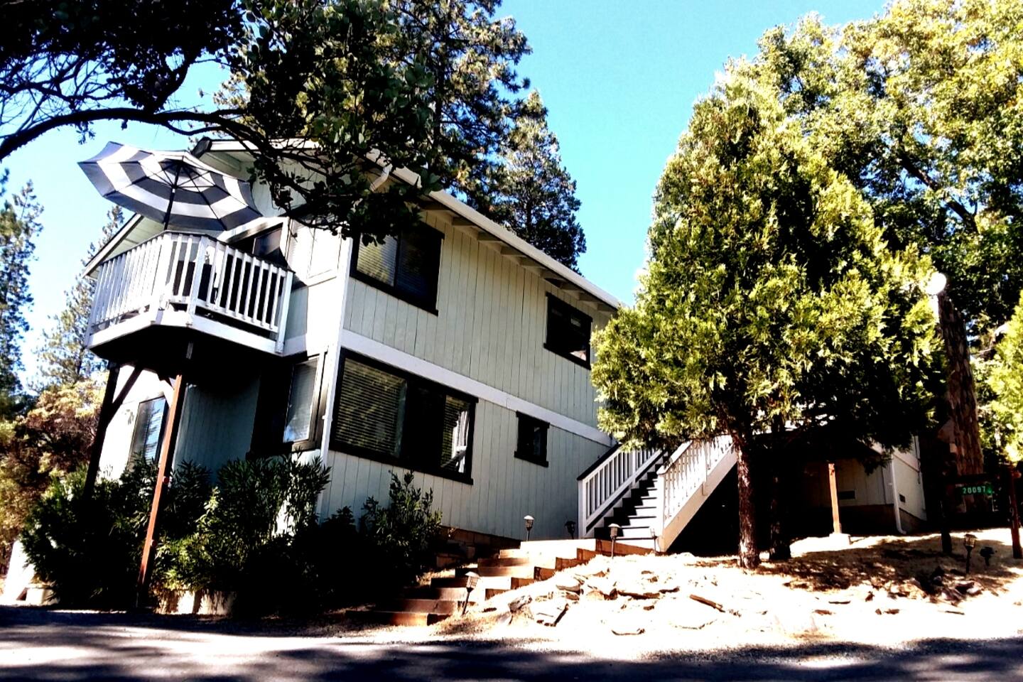 Sparkling Retreat, Spa and Fireplace Near Yosemite