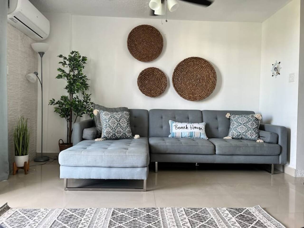 Cozy Oceanview Studio Isla Verde with Parking and Pool