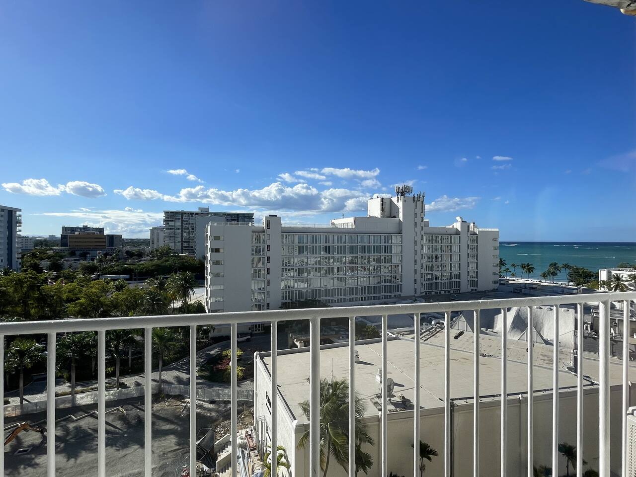 Cozy Oceanview Studio Isla Verde with Parking and Pool