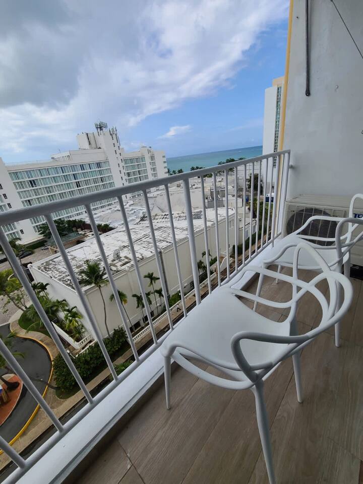 Cozy Oceanview Studio Isla Verde with Parking and Pool β Carolina β vacation rental