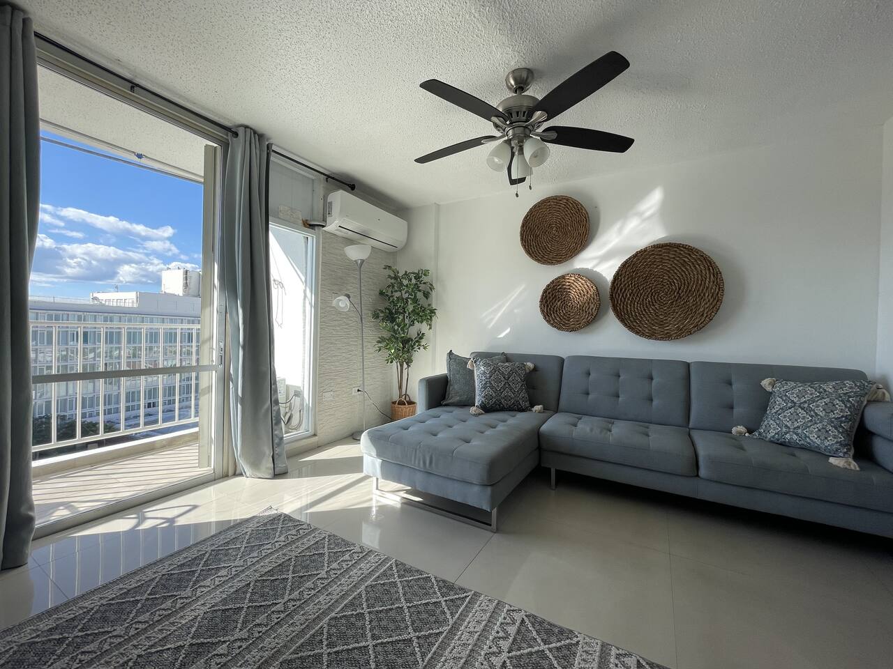 Cozy Oceanview Studio Isla Verde with Parking and Pool