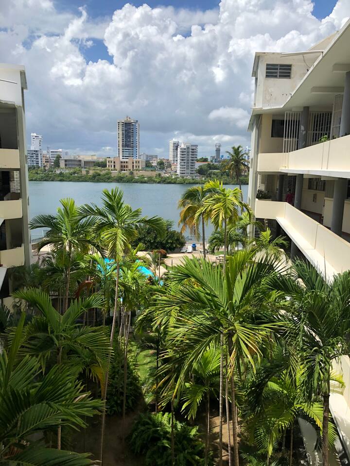 Heart of Condado: Remodeled Studio Walk to Beach