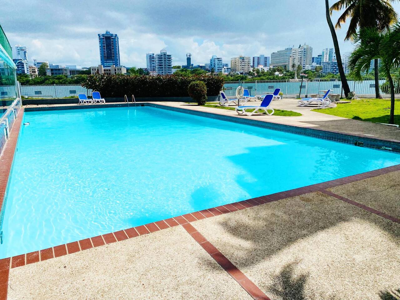 Heart of Condado: Remodeled Studio Walk to Beach