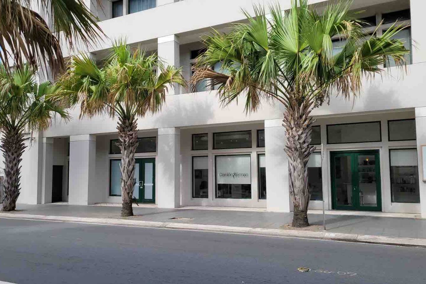 Heart of Condado: Remodeled Studio Walk to Beach