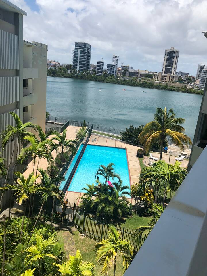 Heart of Condado: Remodeled Studio Walk to Beach