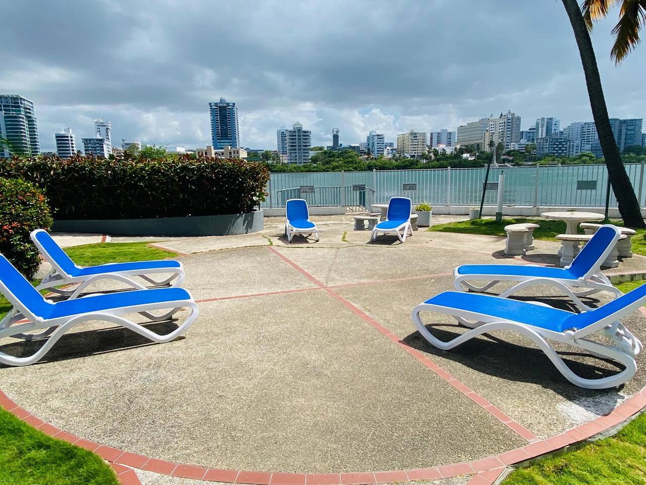 Heart of Condado: Remodeled Studio Walk to Beach