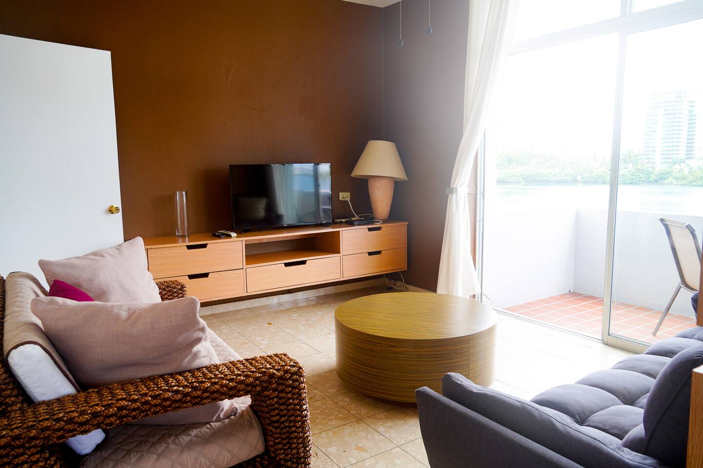 Priceless lagoon view apartment