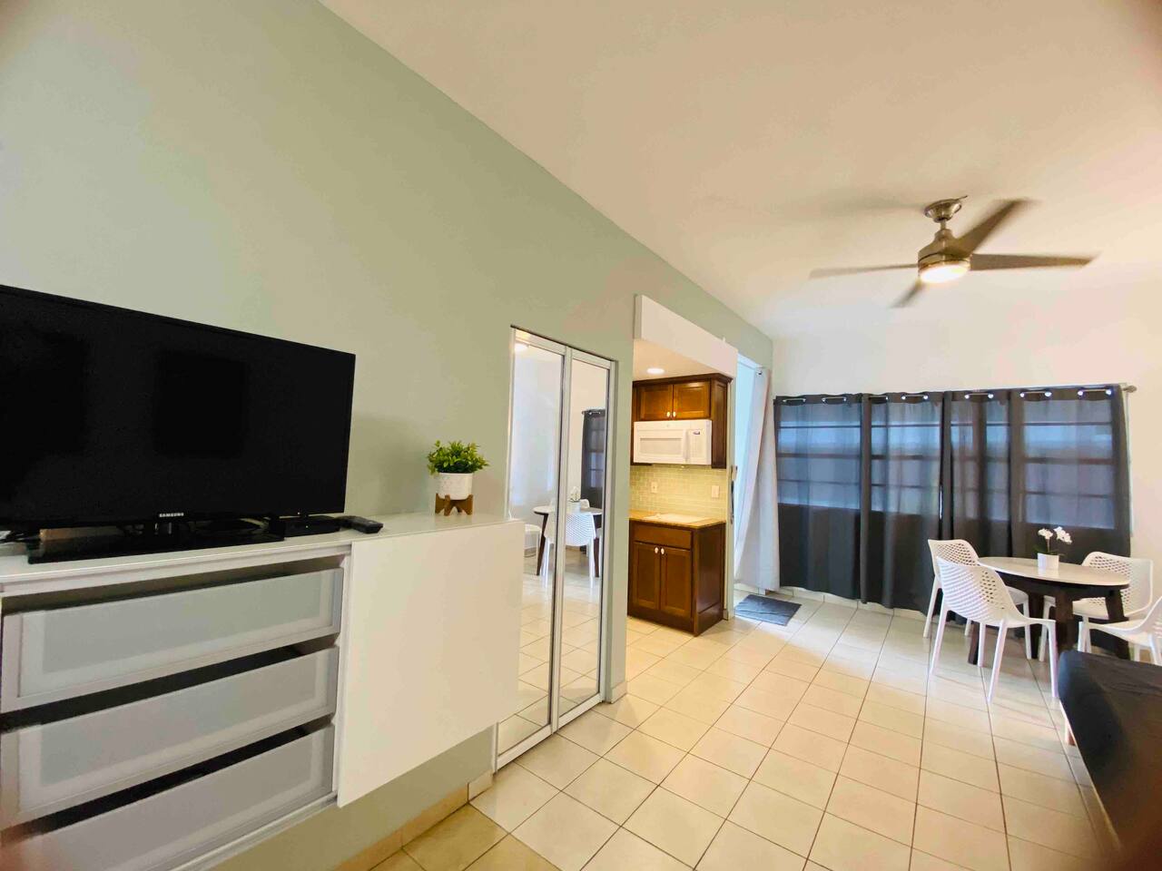 Steps To Beach Studio in Condado w/Pool&Ac