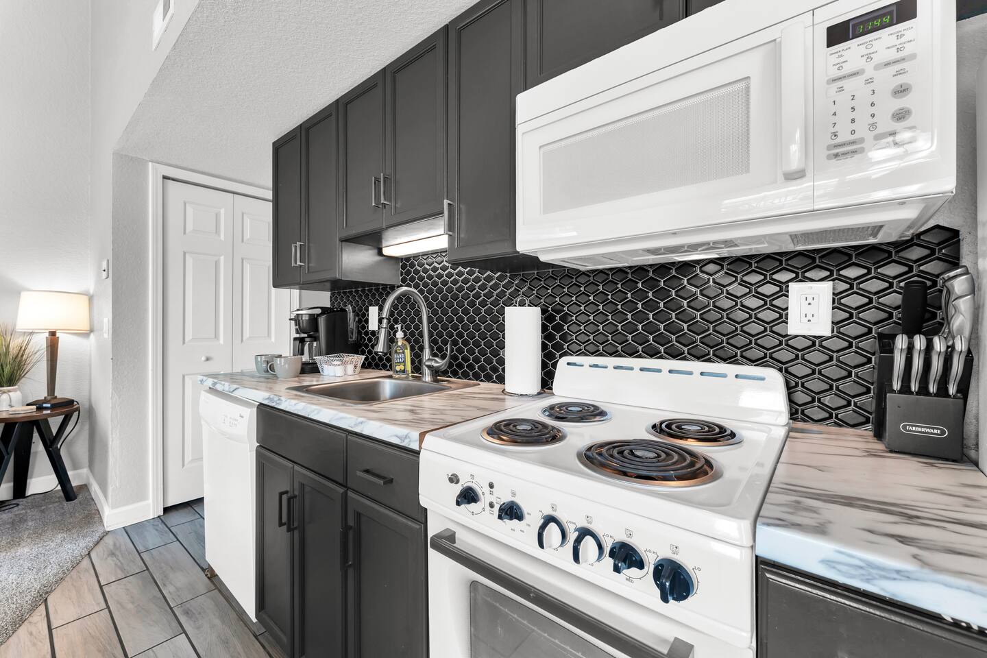 Lake, Fish, |2 King Beds, Pet-Friendly, 5 to strip